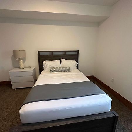 2Br Suite At The Grand Castle Pool Gym & Parking Grandville Exterior photo