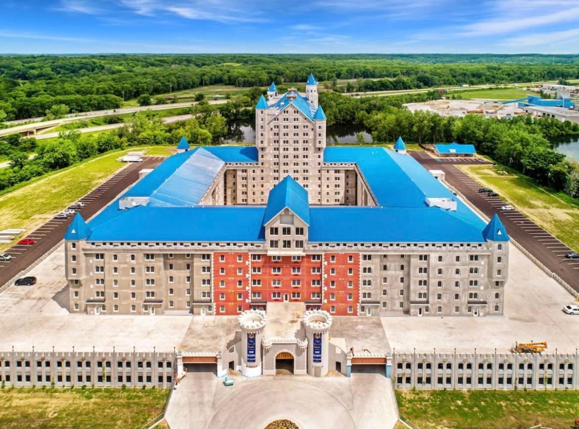 2Br Suite At The Grand Castle Pool Gym & Parking Grandville Exterior photo