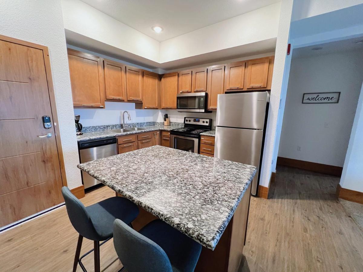 2Br Suite At The Grand Castle Pool Gym & Parking Grandville Exterior photo