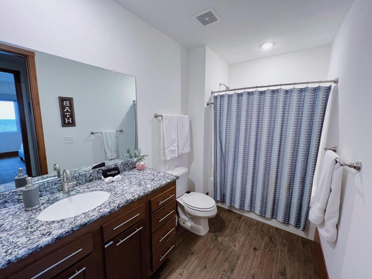2Br Suite At The Grand Castle Pool Gym & Parking Grandville Exterior photo